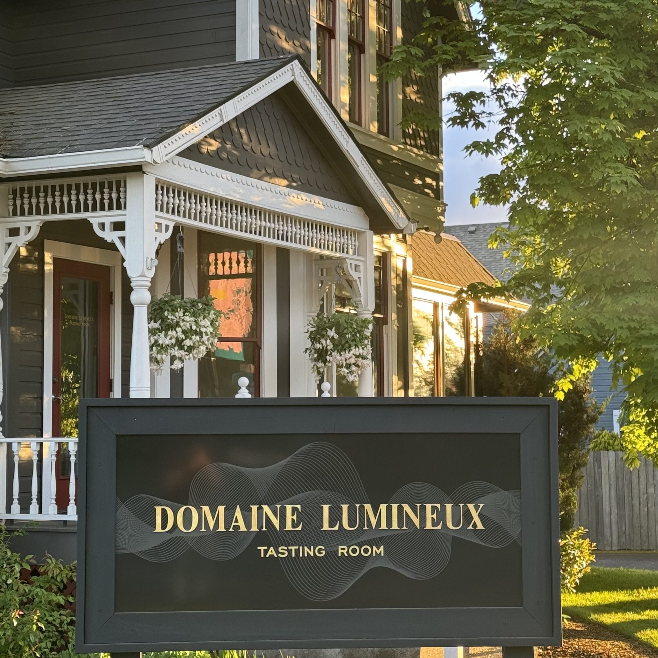 The exterior of the Domaine Lumineux tasting room. 